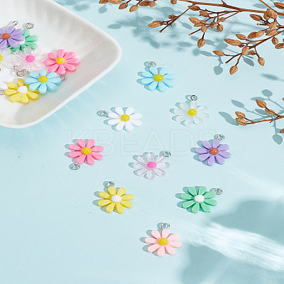 18Pcs 9 Colors Opaque & Transparent Resin Daisy Pendants RESI-LP0001-65-1