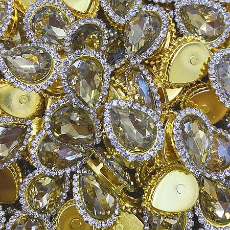 Teardrop Sew on Rhinestone FIND-WH0135-66O-1